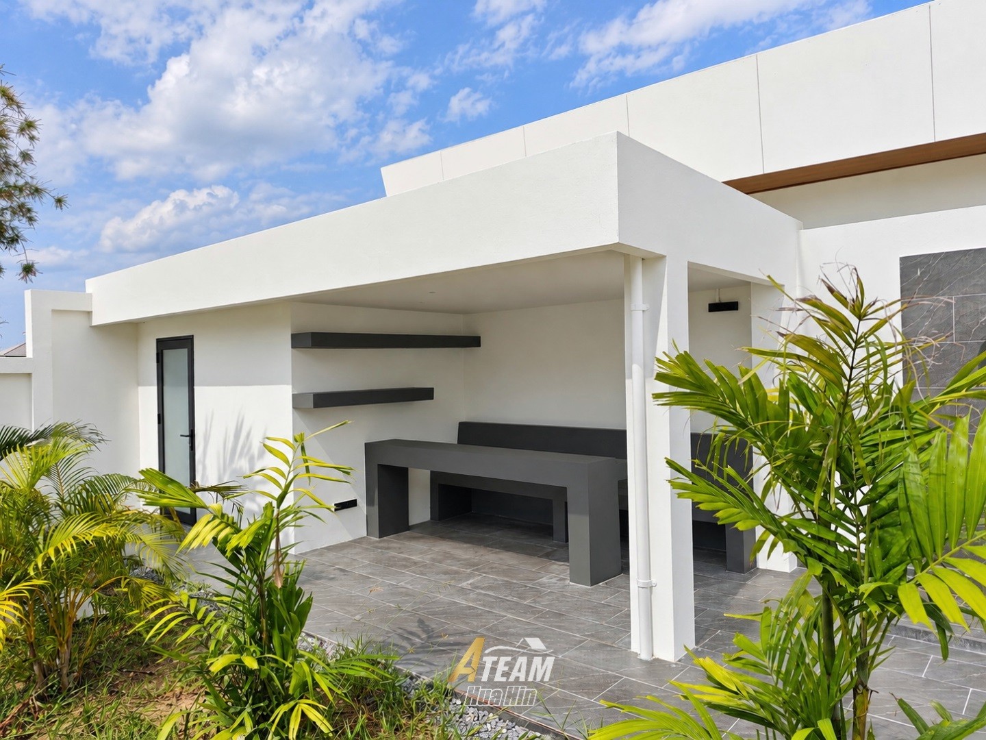 Magnifique villa moderne neuve avec piscine