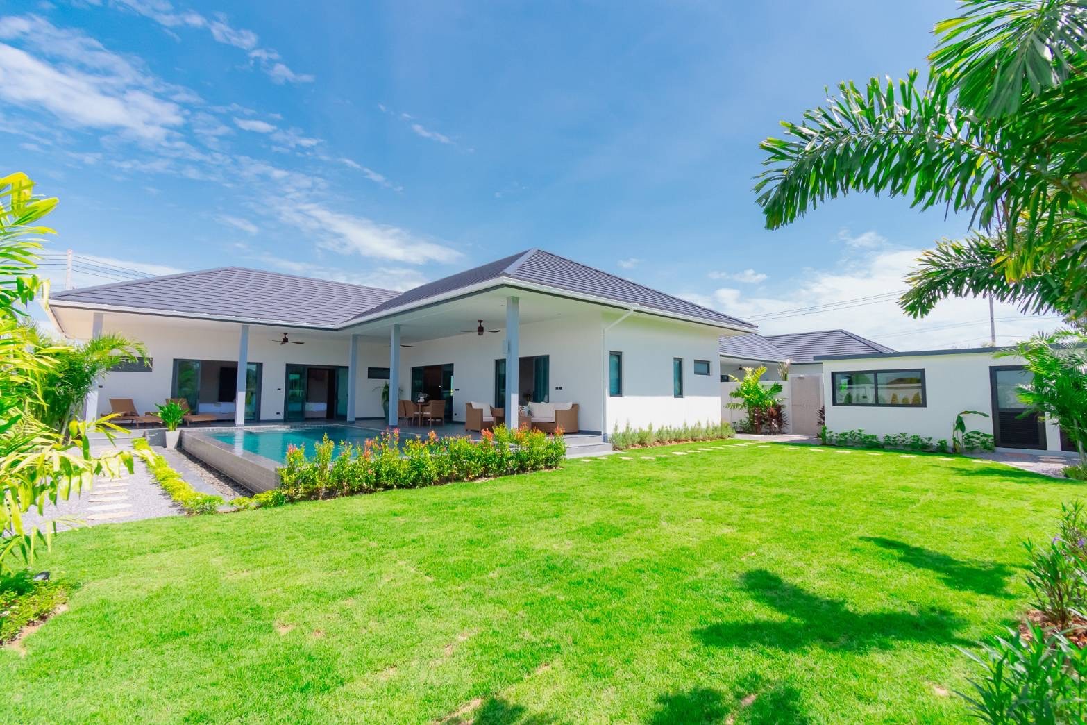 Villa privée avec piscine, 3 chambres et 3 salles de bains, au design élégant