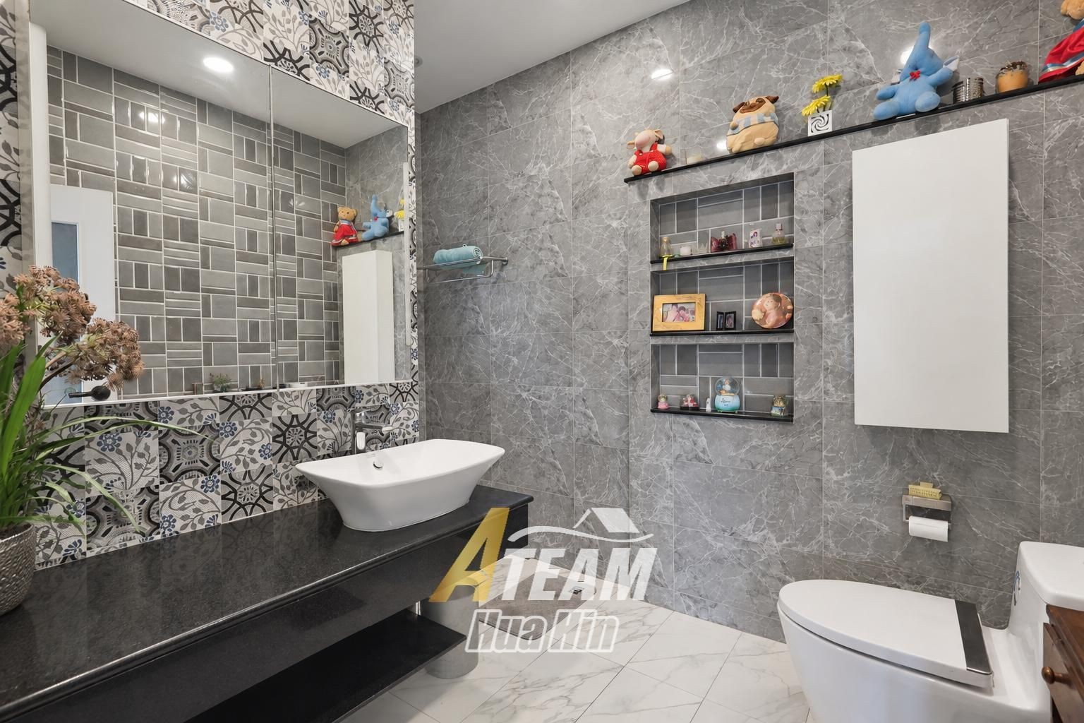 Maison spacieuse de 4 chambres avec maison d'amis et salle de sport à vendre