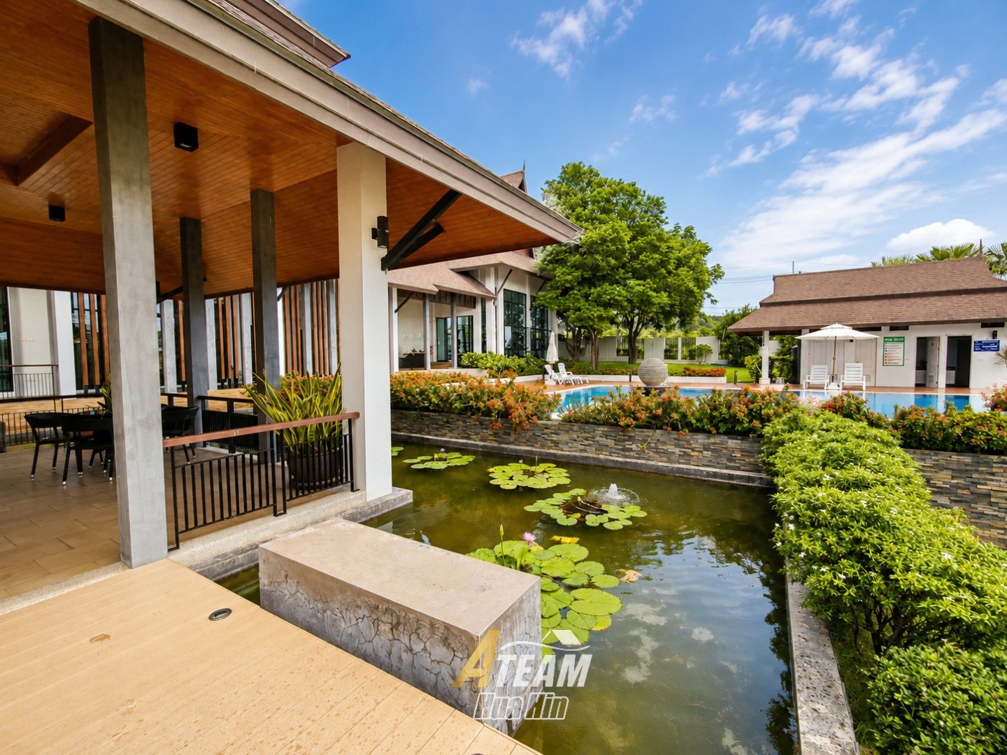 Villa avec piscine de 4 chambres et vue sur les montagnes – à vendre