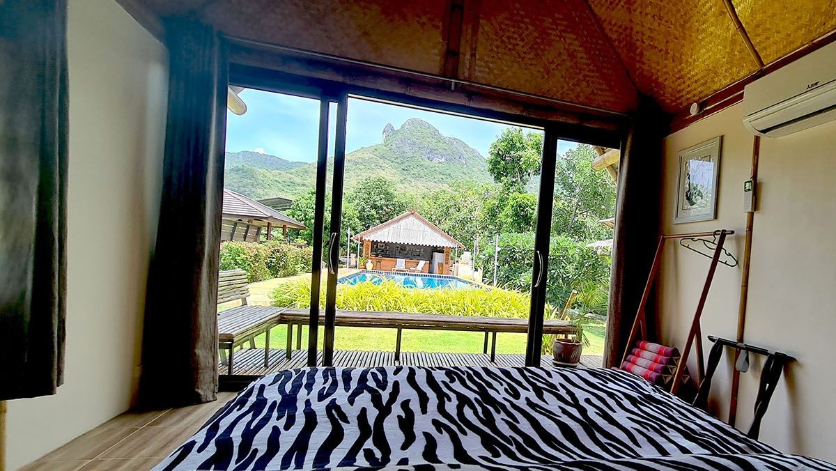 mango-resort-for-sale-sam-roi-yod-guesthous-bed
