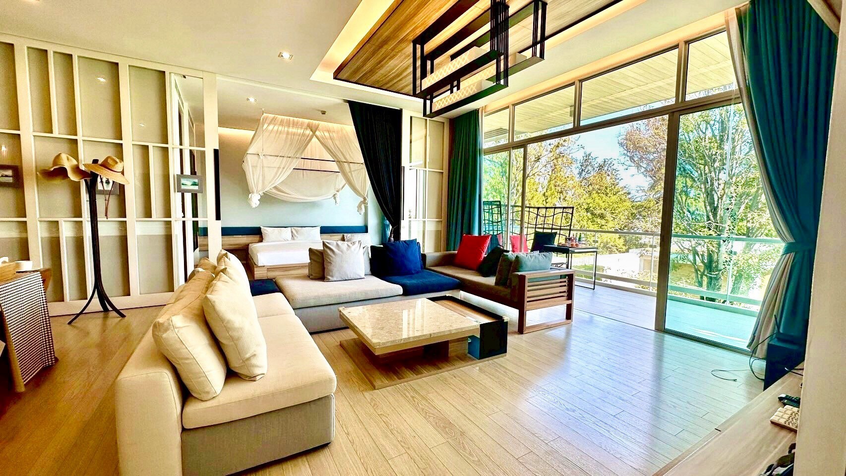 Condo de luxe de 3 chambres en bord de mer à vendre à Wan Vayla Hua Hin, Khao Tao