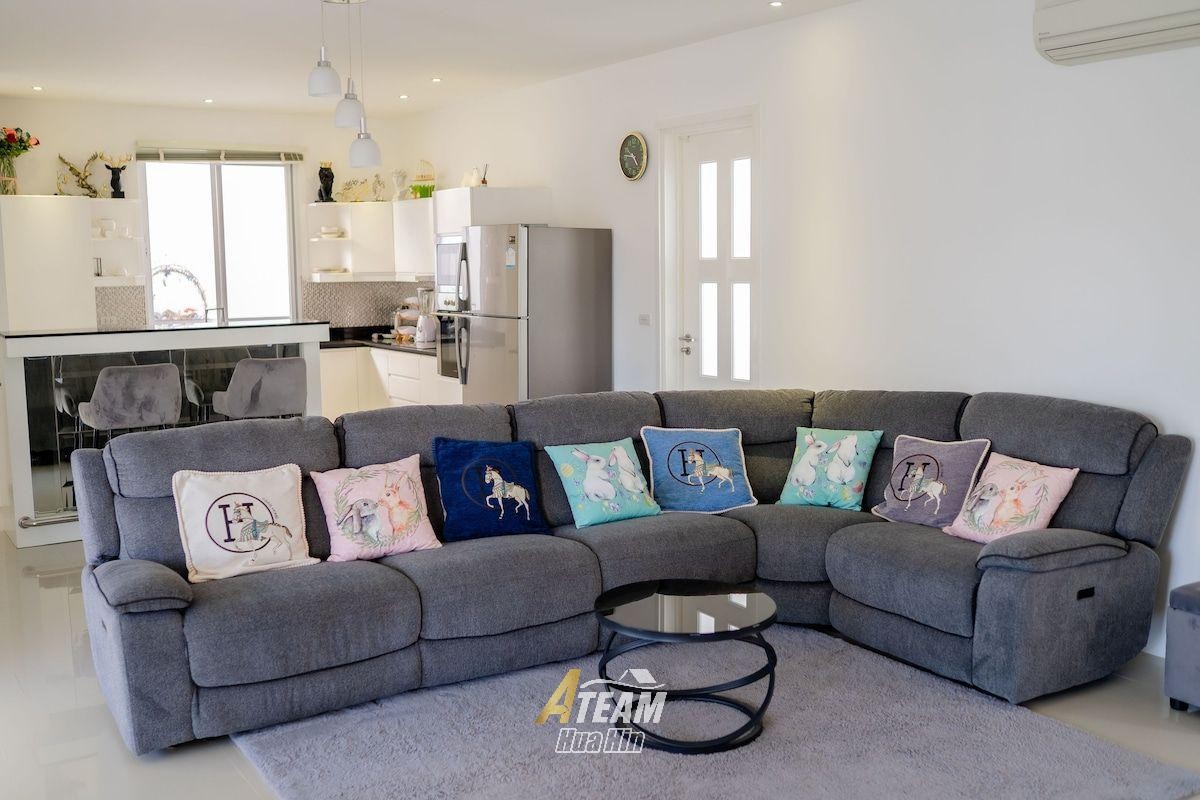 Villa de luxe avec piscine et 3 chambres à vendre à Falcon Hill, Soi 102