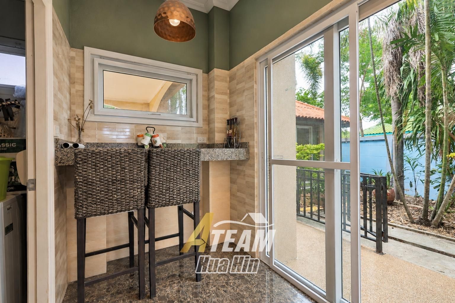 Maison spacieuse de 4 chambres avec maison d'amis et salle de sport à vendre