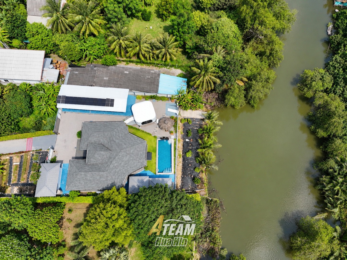 Villa privée avec piscine en bord de rivière et vaste terrain à Pranburi