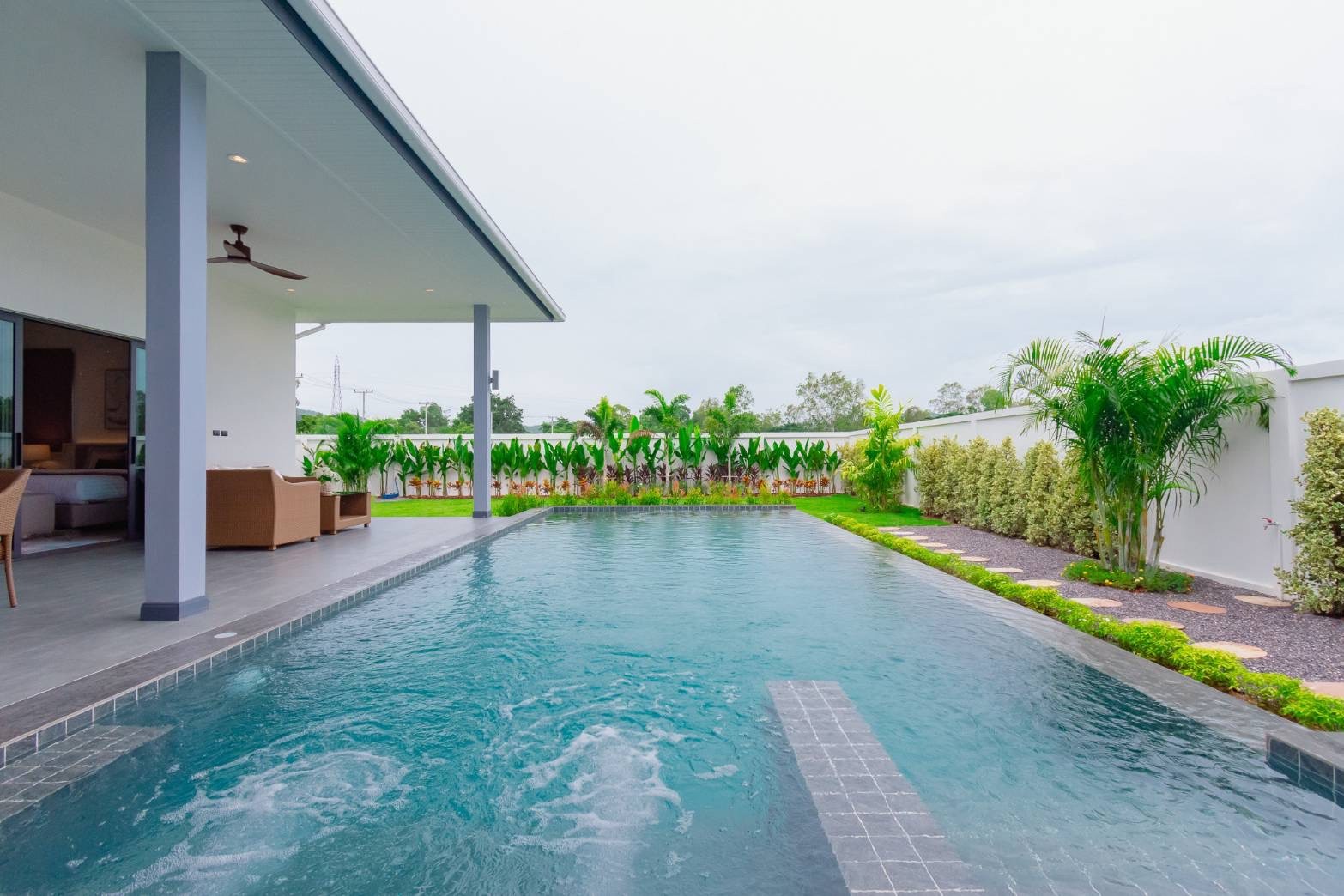 Villa privée avec piscine, 3 chambres et 3 salles de bains, au design élégant