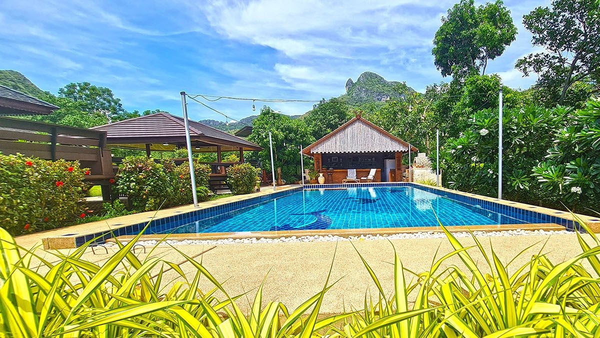 mango-resort-for-sale-sam-roi-yod-guesthous-swimmingpool2