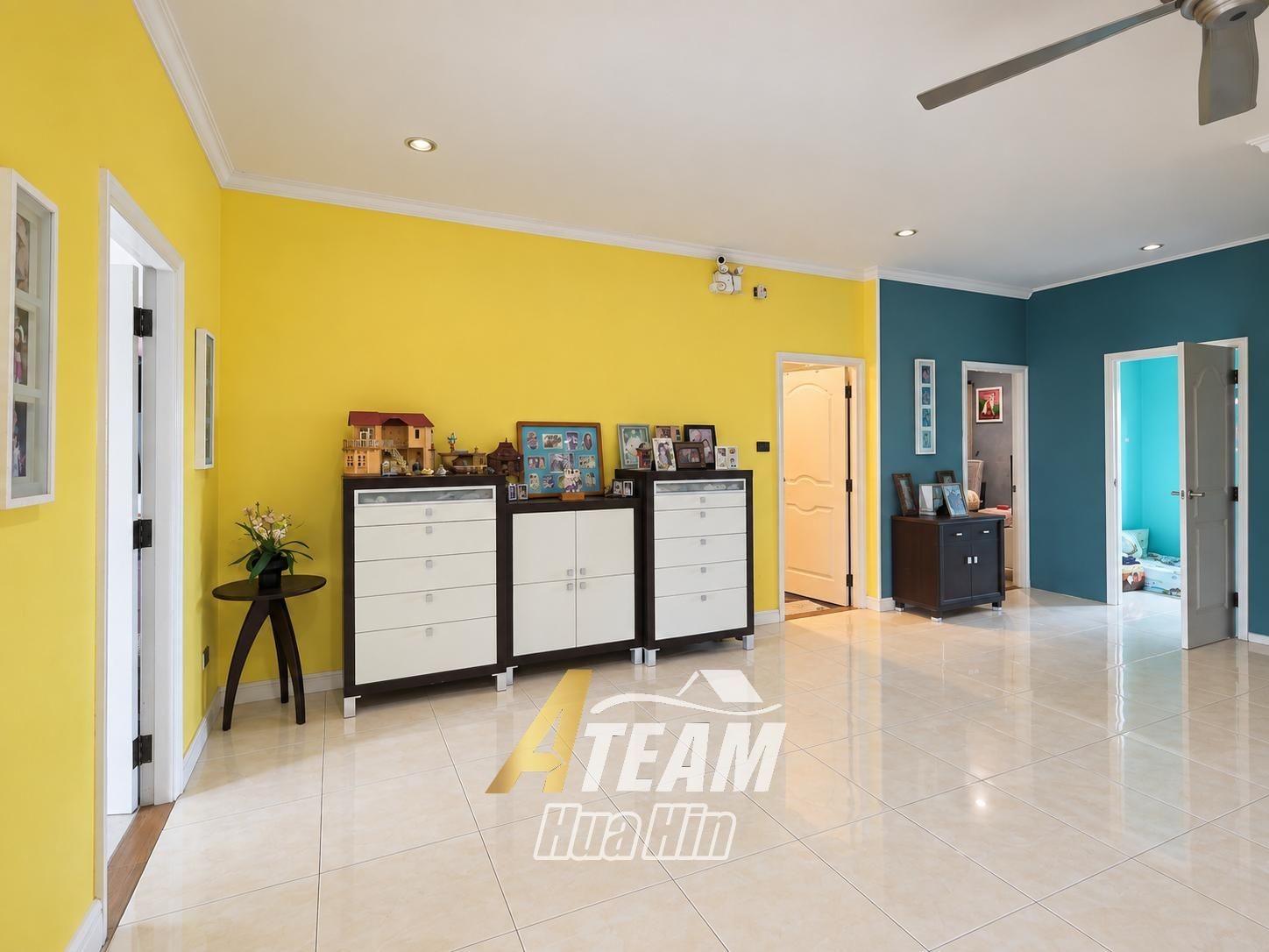 Maison spacieuse de 4 chambres avec maison d'amis et salle de sport à vendre