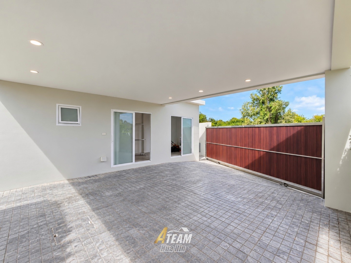 Villa de 3 chambres avec piscine, comme neuve