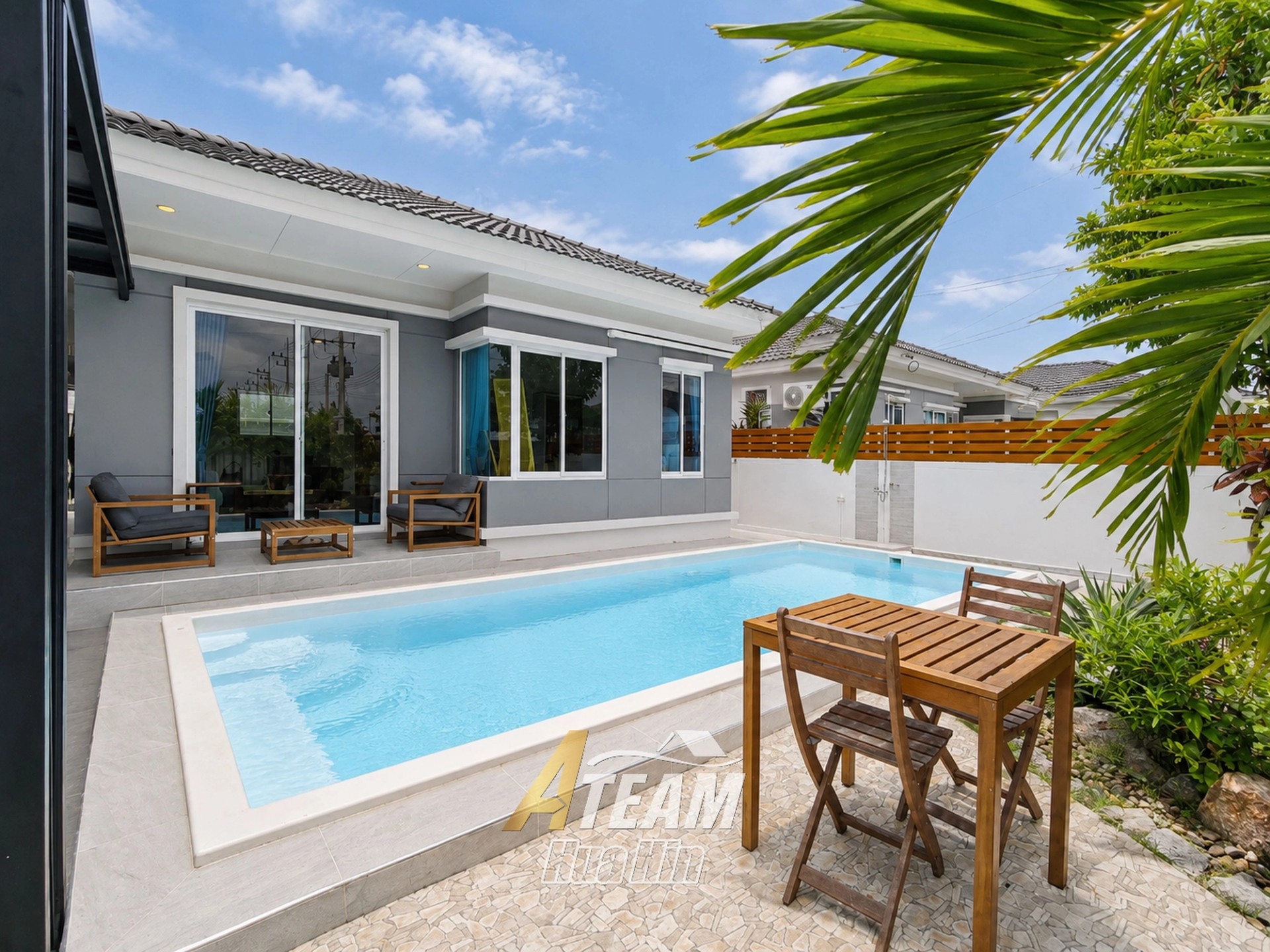 Villa de 2 chambres avec piscine, panneaux solaires et sauna, comme neuve