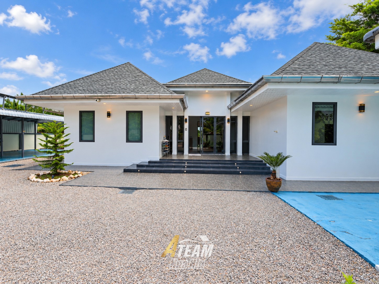 Villa privée avec piscine en bord de rivière et vaste terrain à Pranburi