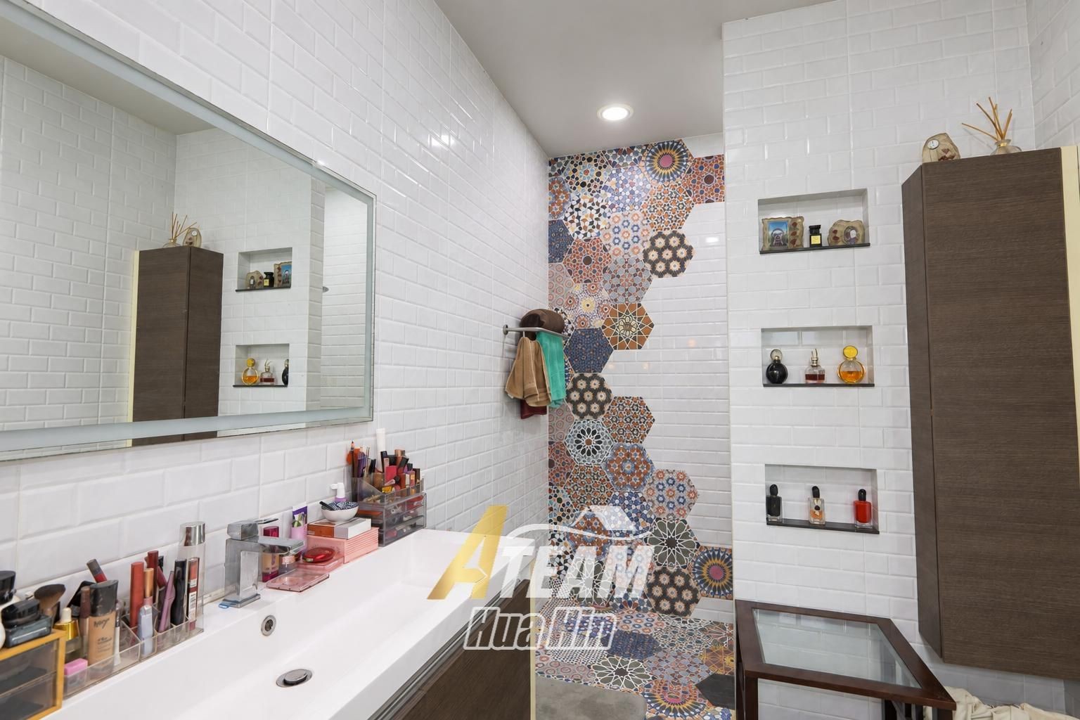 Maison spacieuse de 4 chambres avec maison d'amis et salle de sport à vendre