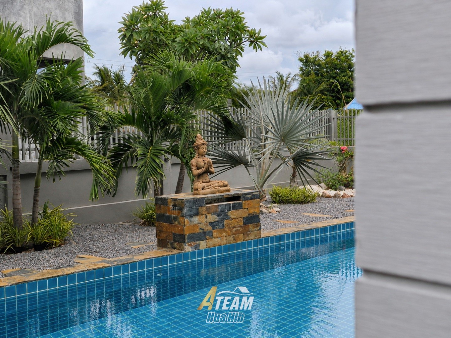 Charmante villa avec piscine de 2 chambres à vendre à Thap Tai