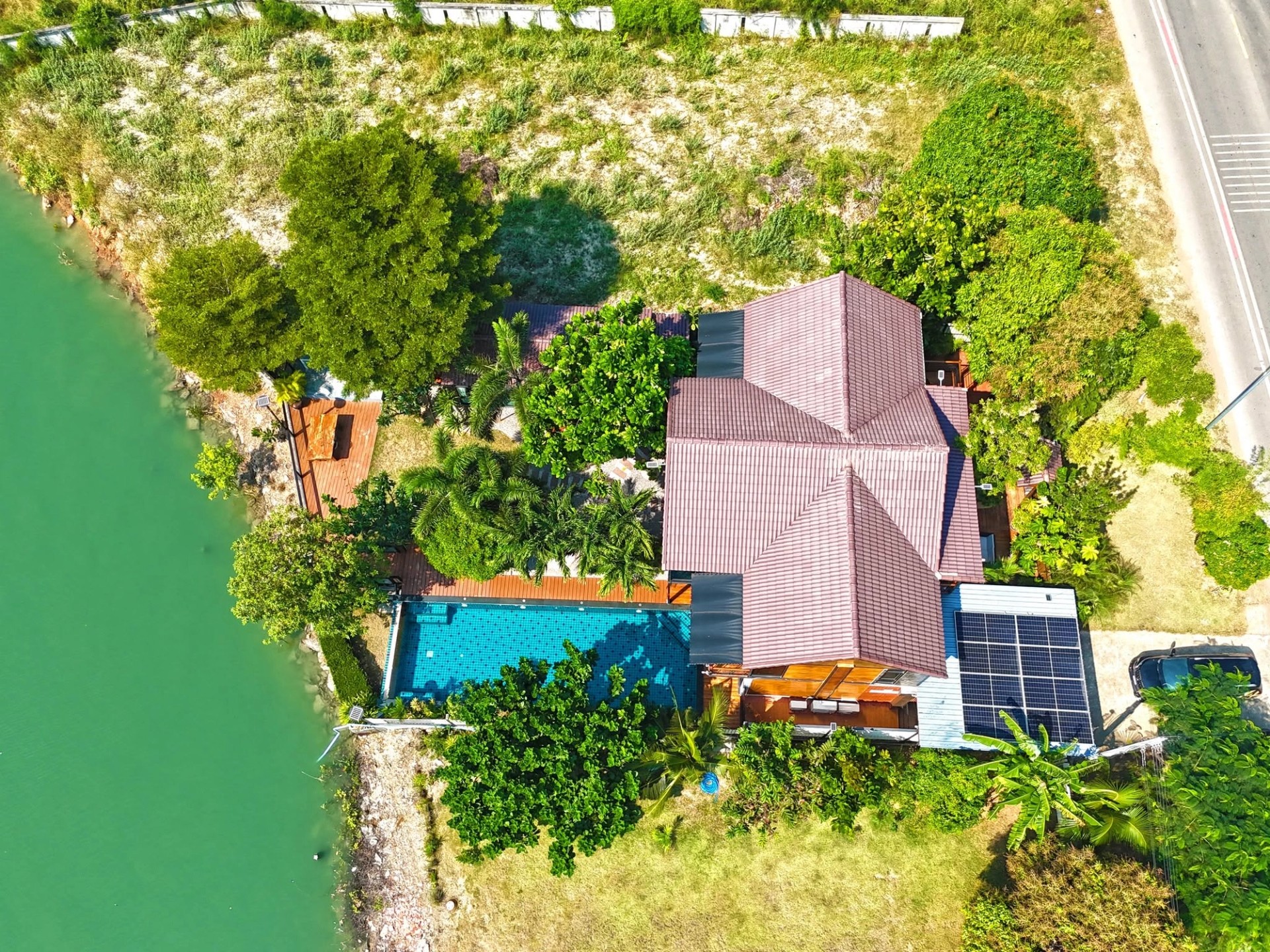 Villa unique de 5 chambres avec piscine au bord de la rivière à Pak Nam Pran