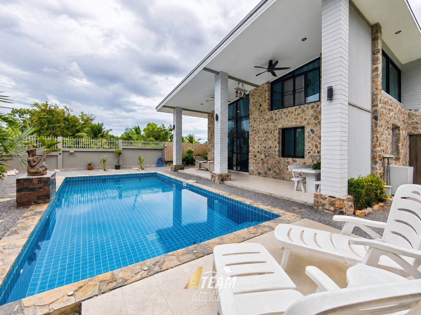 Charmante villa avec piscine de 2 chambres à vendre à Thap Tai