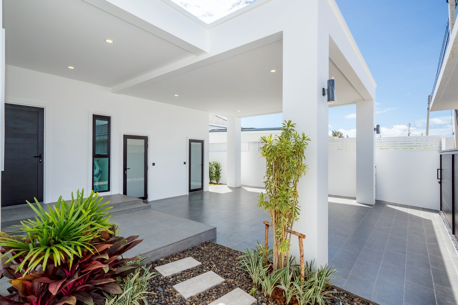 Villa de luxe avec 3 chambres, 3 salles de bains et piscine à vendre à Hua Hin Soi 112