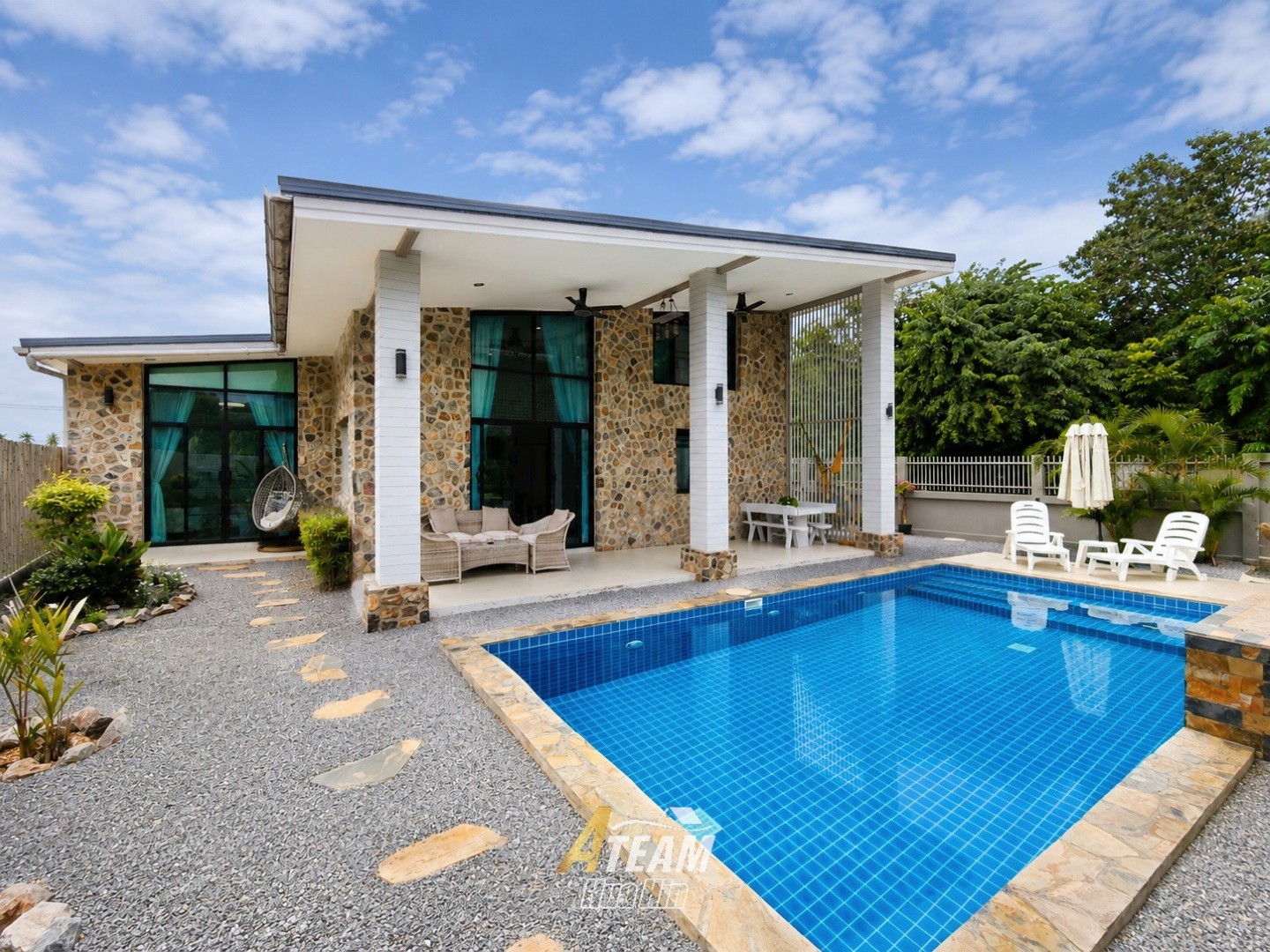 Charmante villa avec piscine de 2 chambres à vendre à Thap Tai