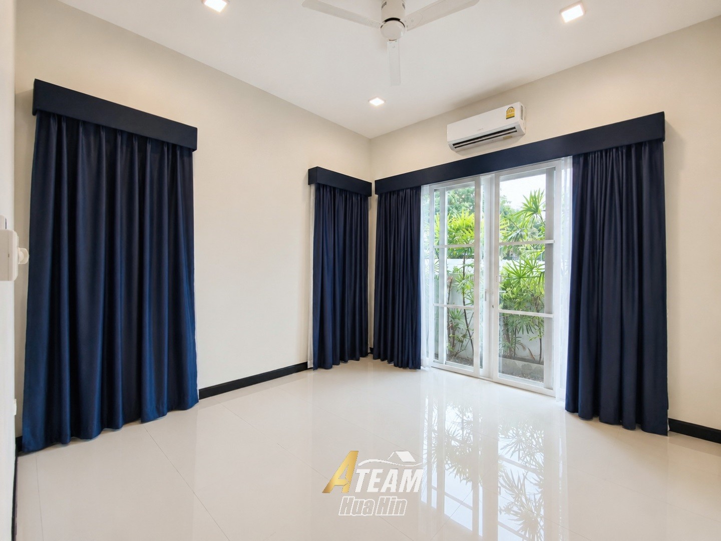 Villa avec piscine de 4 chambres et vue sur les montagnes – à vendre