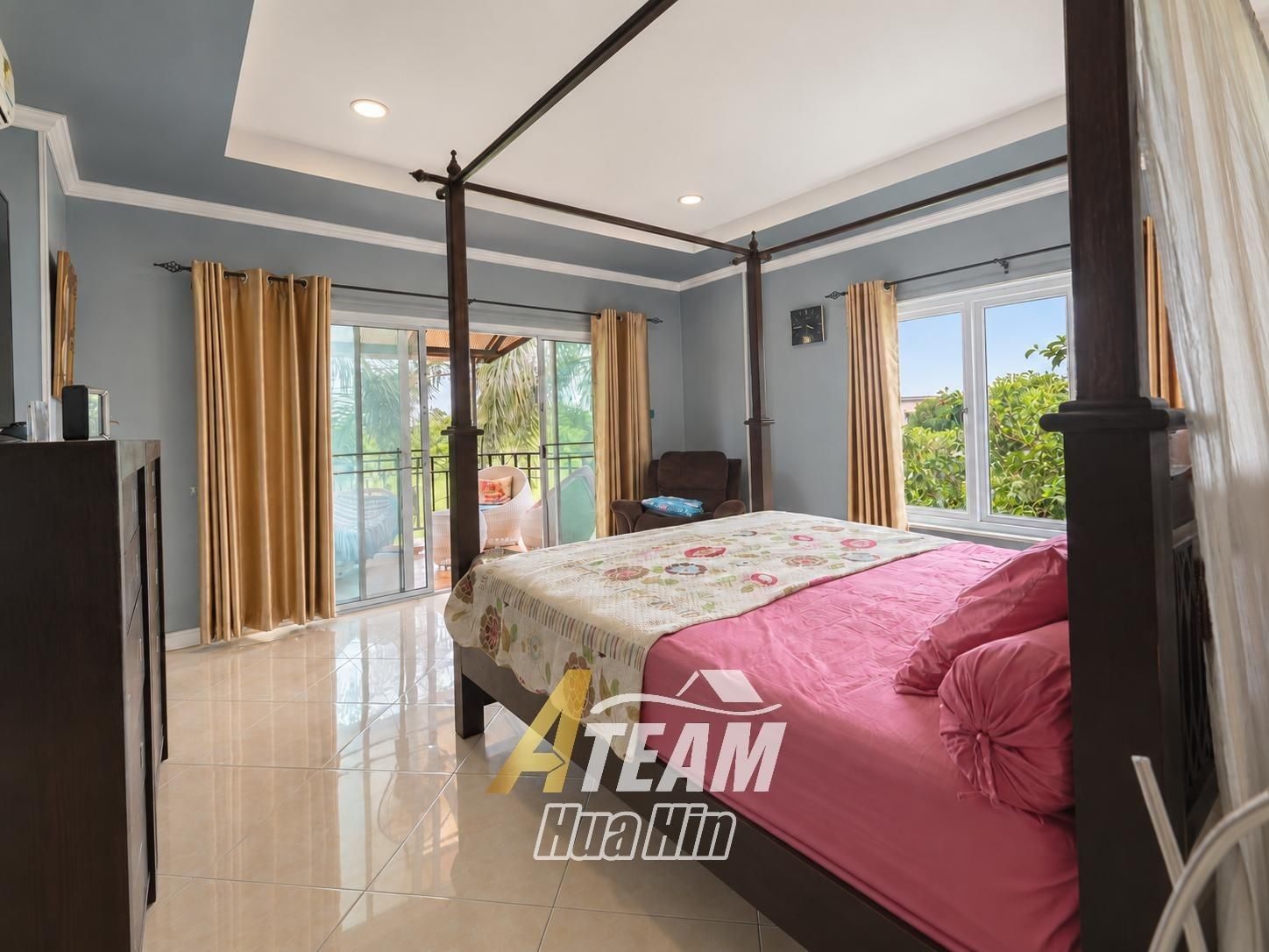 Maison spacieuse de 4 chambres avec maison d'amis et salle de sport à vendre