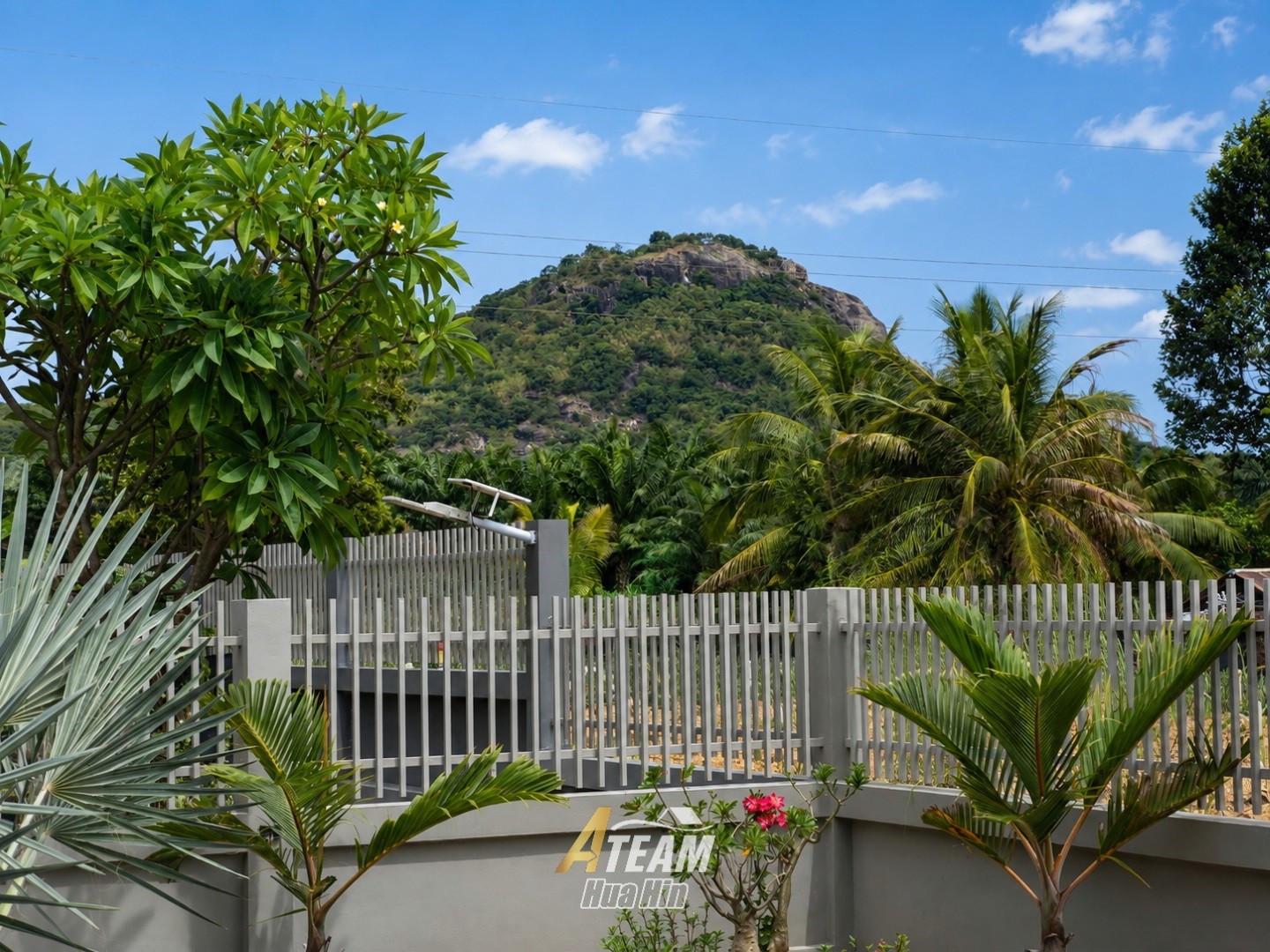 Charmante villa avec piscine de 2 chambres à vendre à Thap Tai