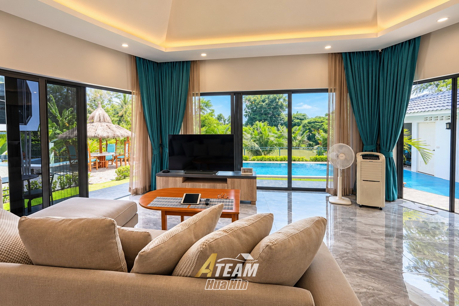 Villa privée avec piscine en bord de rivière et vaste terrain à Pranburi