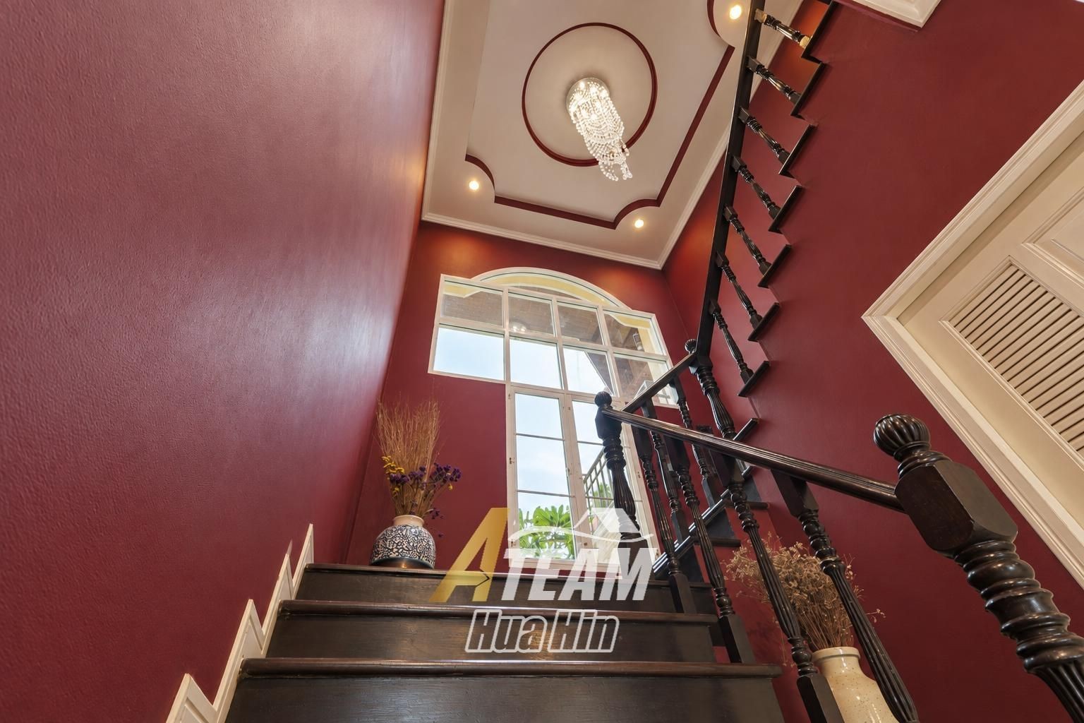 Maison spacieuse de 4 chambres avec maison d'amis et salle de sport à vendre