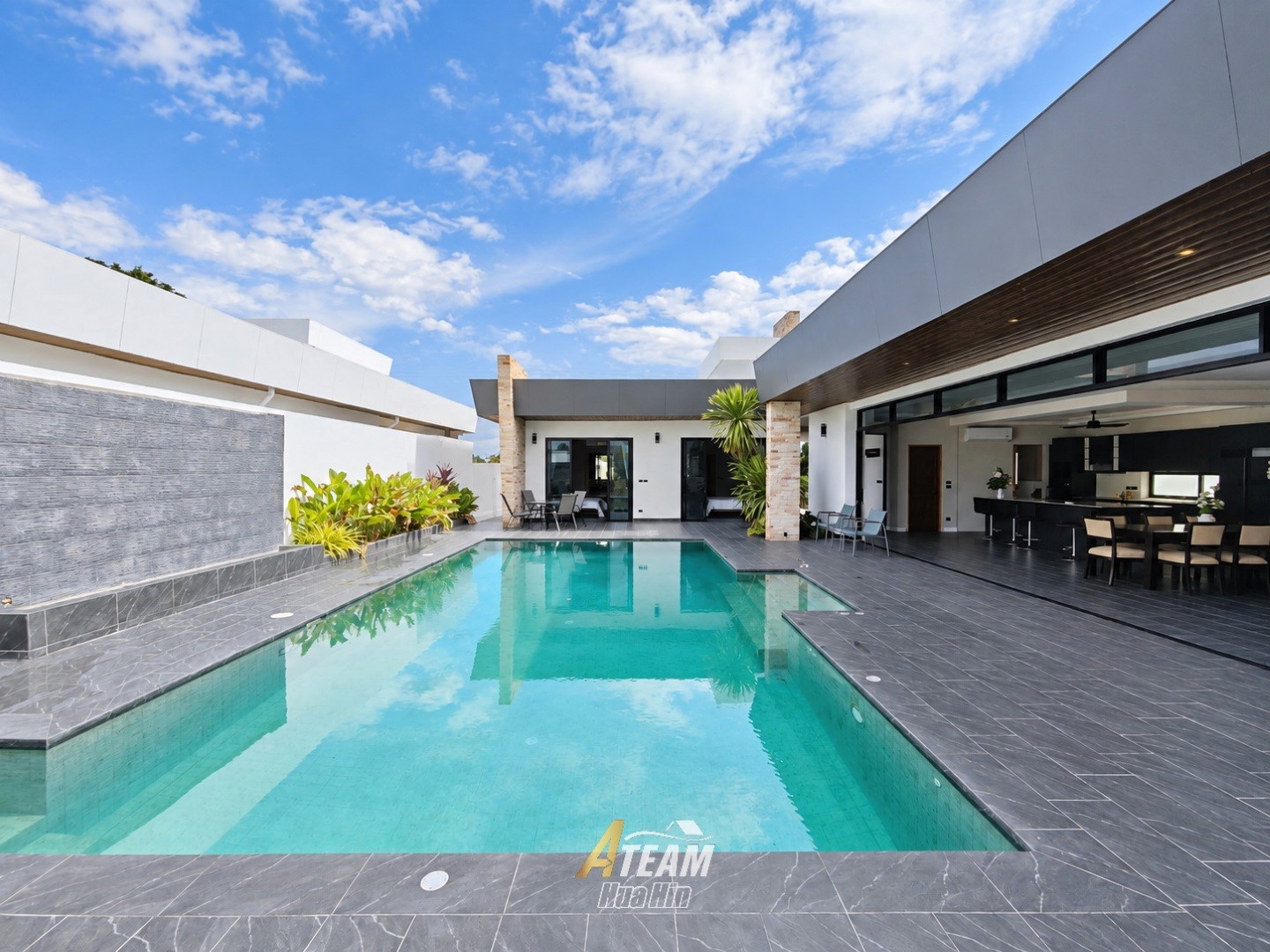 Magnifique villa moderne neuve avec piscine