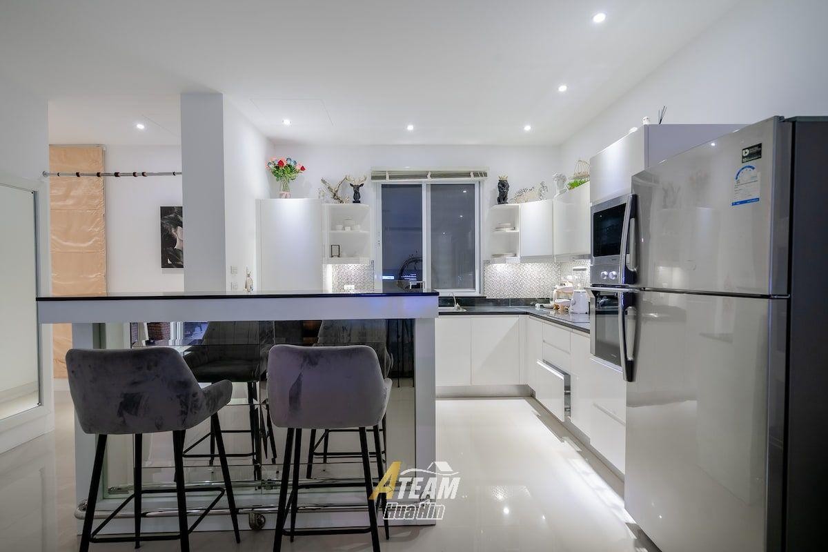 Villa de luxe avec piscine et 3 chambres à vendre à Falcon Hill, Soi 102