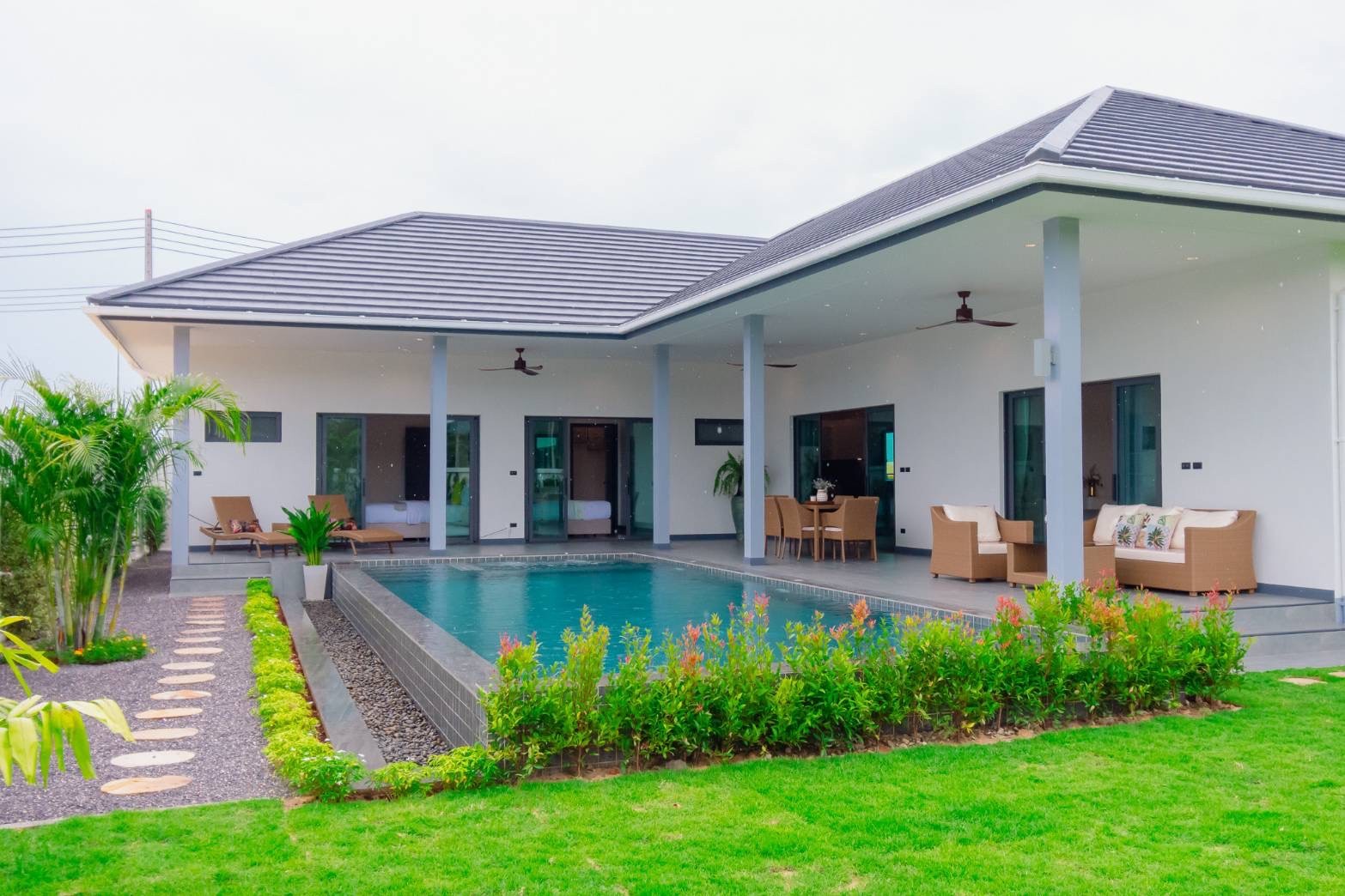 Villa privée avec piscine, 3 chambres et 3 salles de bains, au design élégant