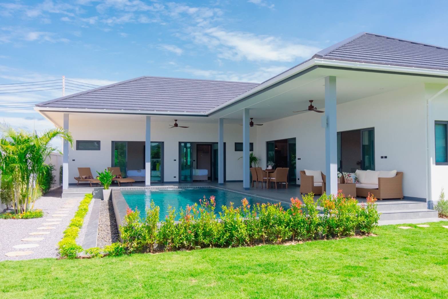 Villa privée avec piscine, 3 chambres et 3 salles de bains, au design élégant