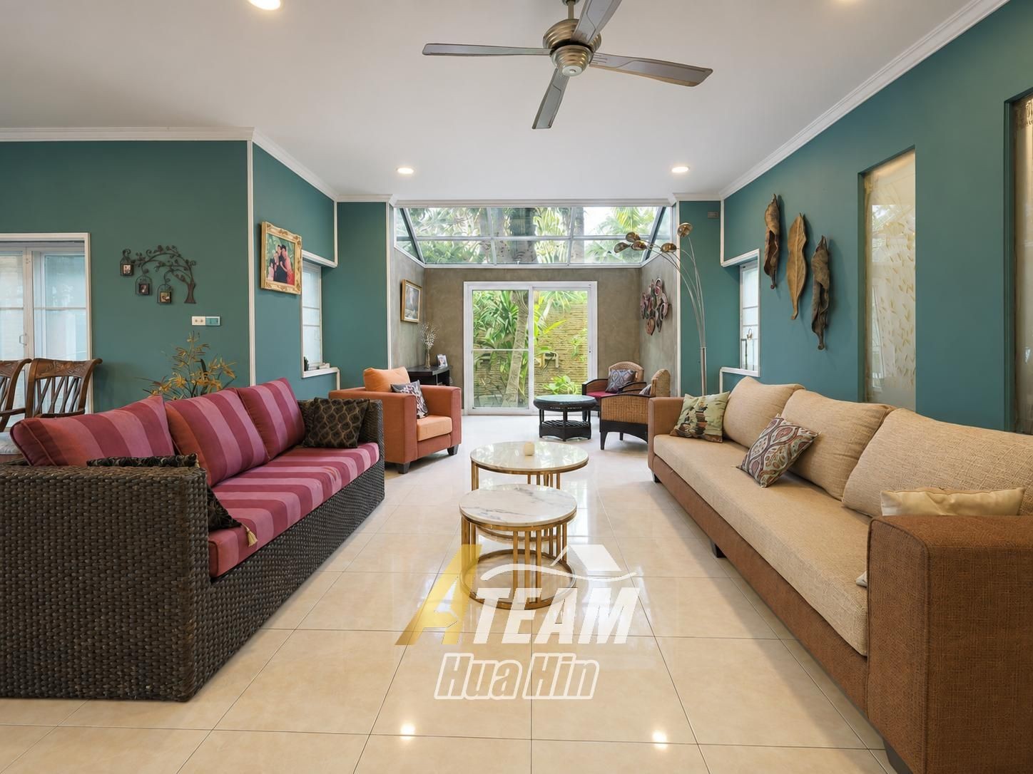 Maison spacieuse de 4 chambres avec maison d'amis et salle de sport à vendre