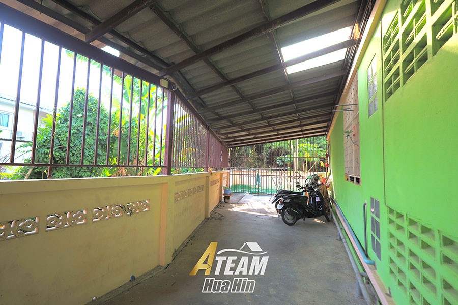 commercial building for sale in huahin soi 9422