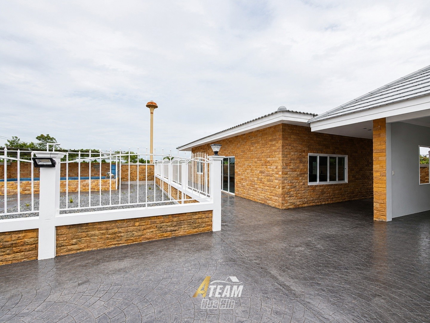 Grande propriété de 5 chambres sur un terrain de 2,6 rai à louer – Pranburi