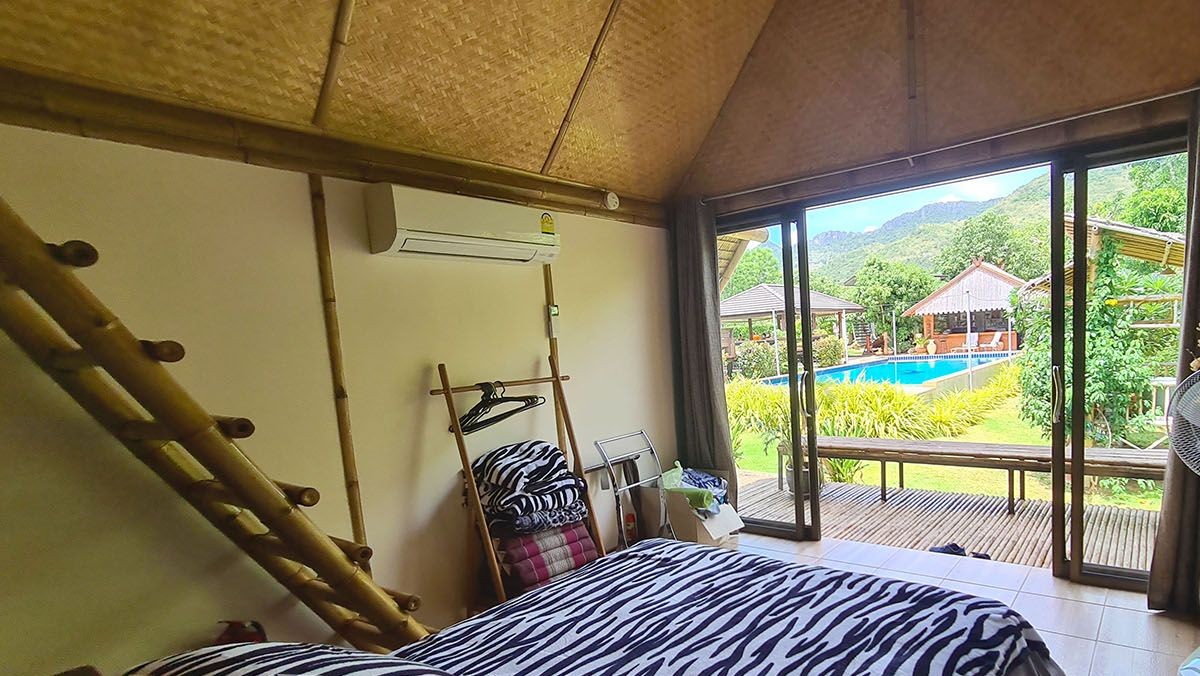 mango-resort-for-sale-sam-roi-yod-guesthous-bed2