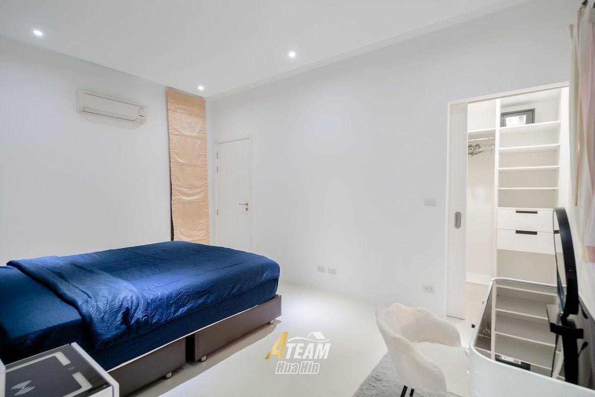 Villa de luxe avec piscine et 3 chambres à vendre à Falcon Hill, Soi 102