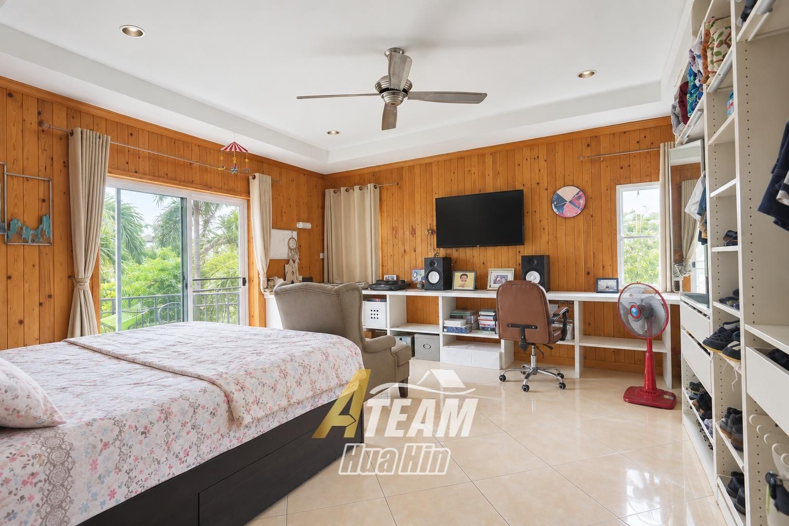 Maison spacieuse de 4 chambres avec maison d'amis et salle de sport à vendre