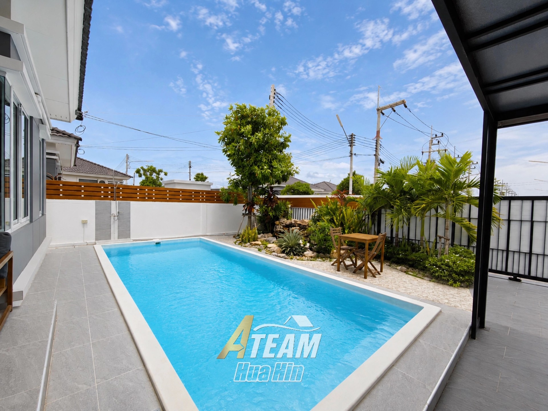 Villa de 2 chambres avec piscine, panneaux solaires et sauna, comme neuve