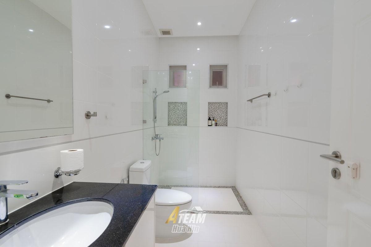 Villa de luxe avec piscine et 3 chambres à vendre à Falcon Hill, Soi 102