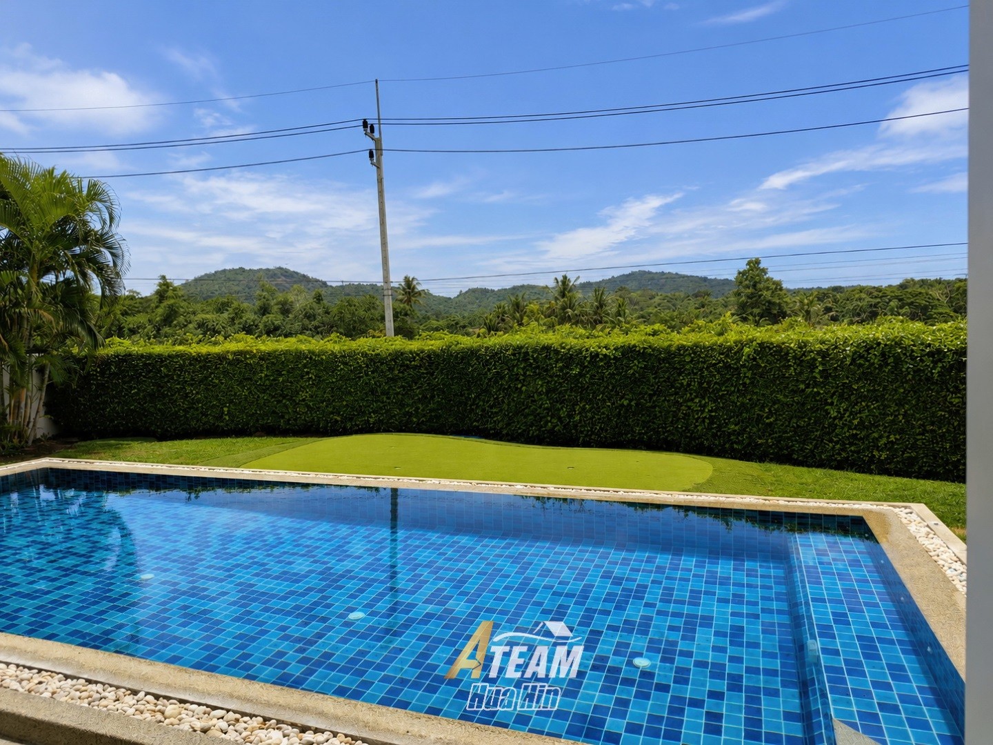 Villa avec piscine de 4 chambres et vue sur les montagnes – à vendre