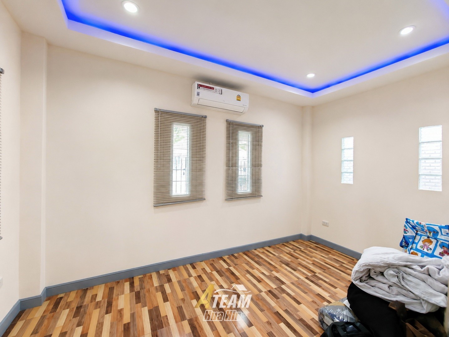 Opportunité d’investissement : maison de 5 chambres près de Pak Nam Pran Beach