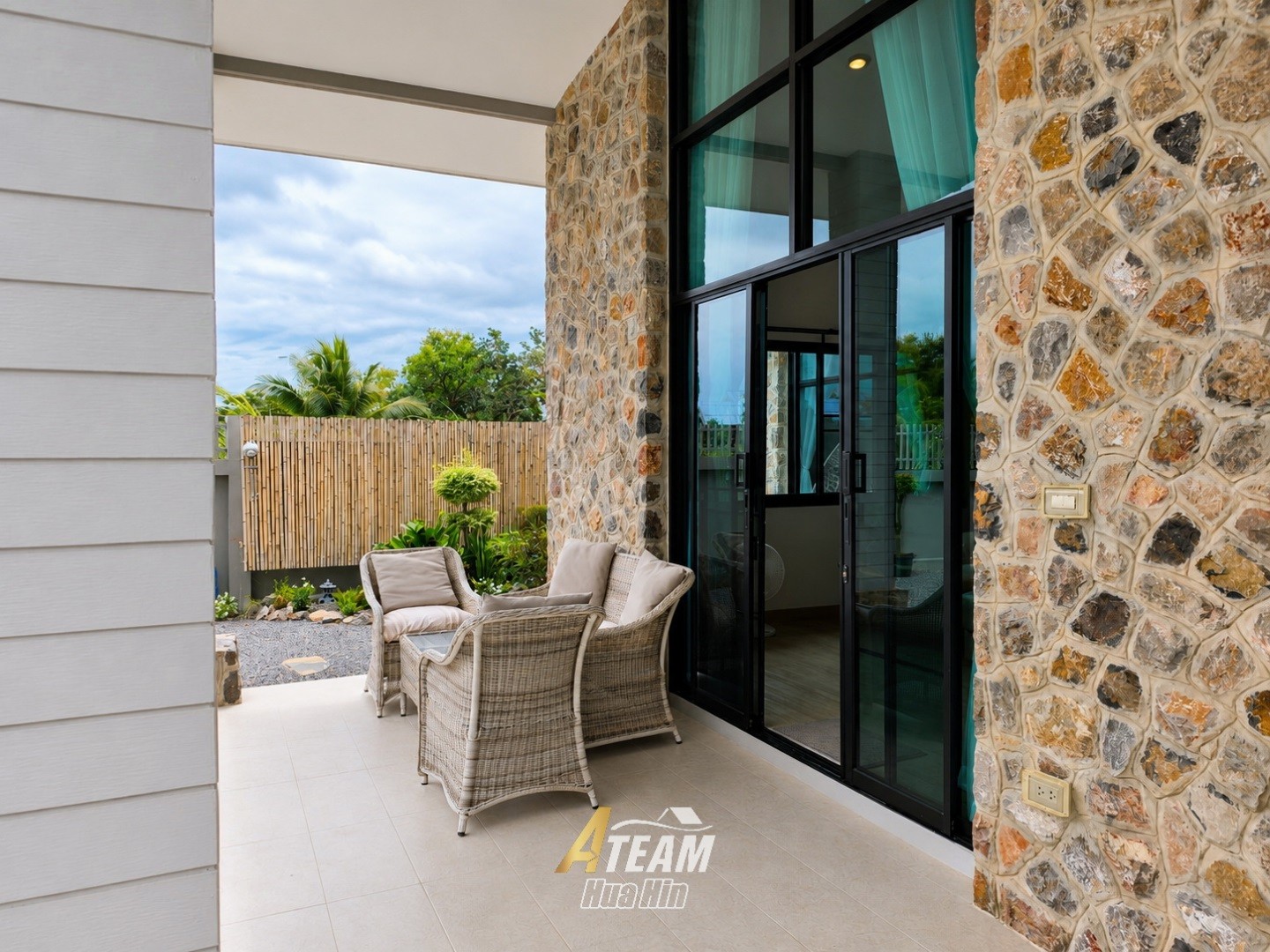 Charmante villa avec piscine de 2 chambres à vendre à Thap Tai