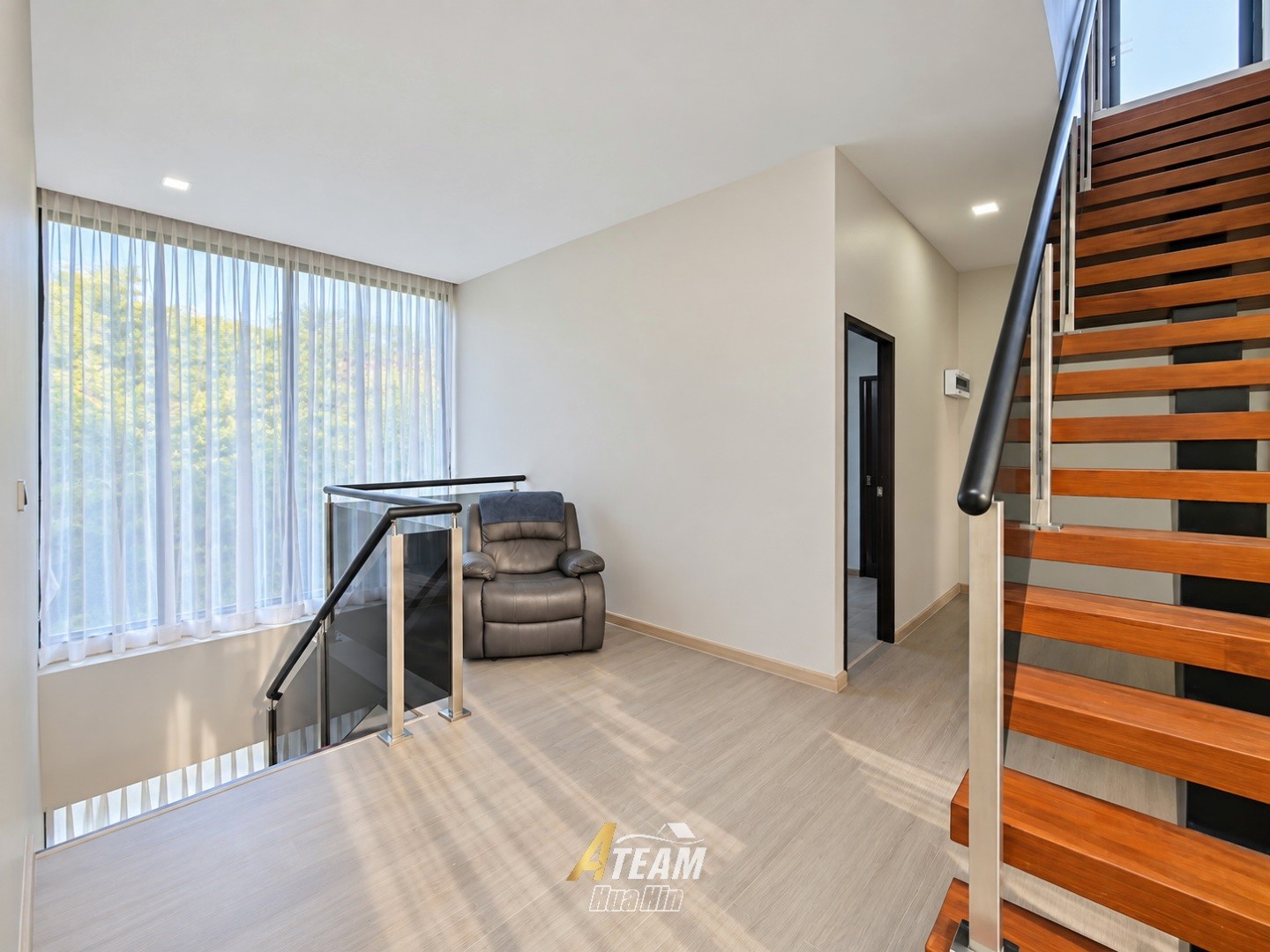 Villa contemporaine exceptionnelle de 4 chambres à Nong Khon