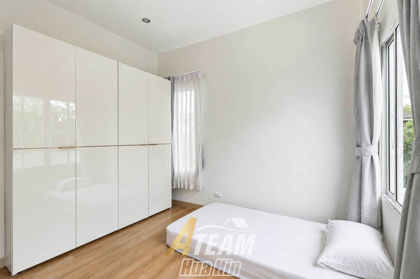 Spacieuse villa avec piscine de 3 chambres dans une résidence paisible