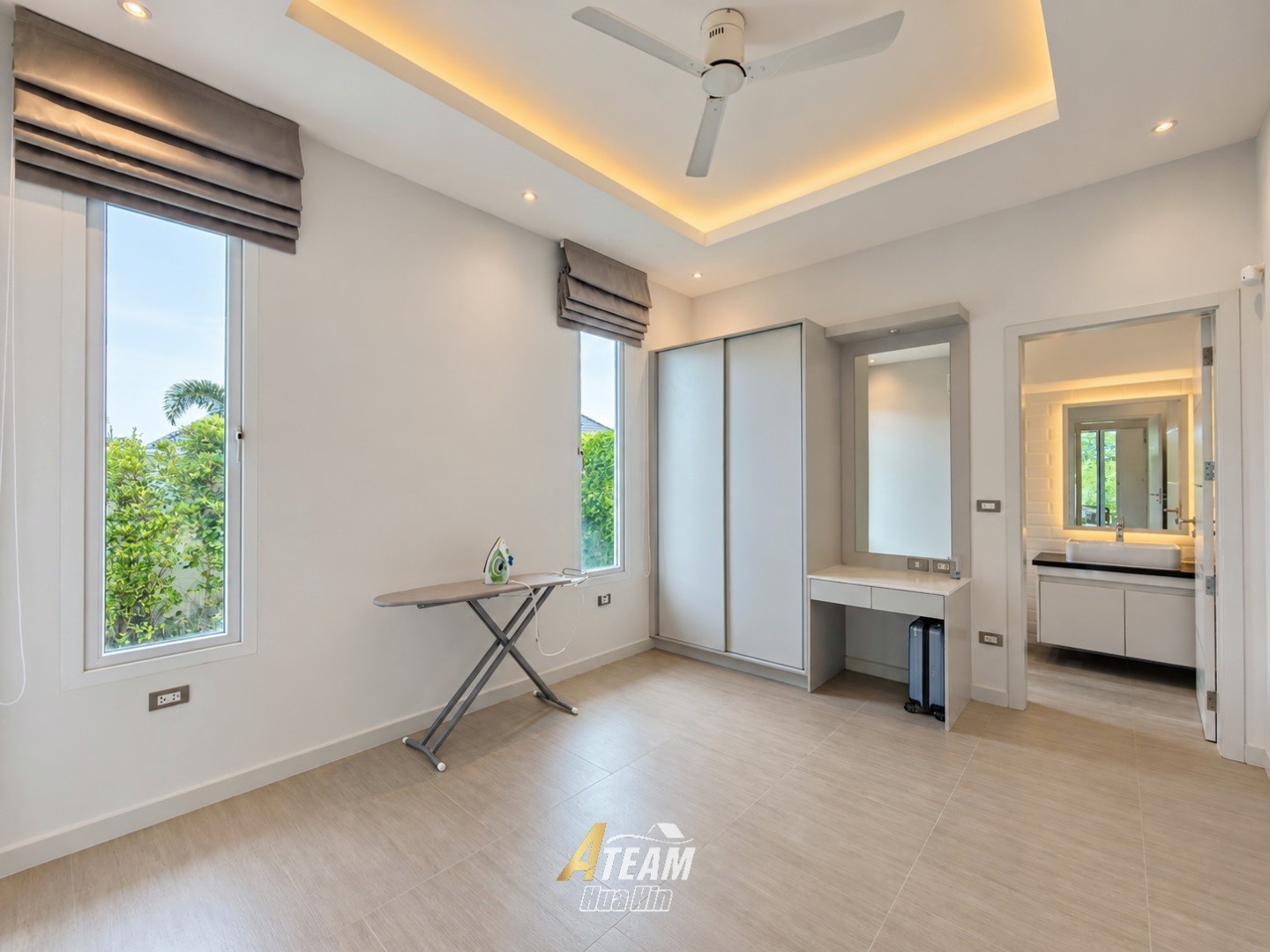Villa de 3 chambres avec piscine, comme neuve