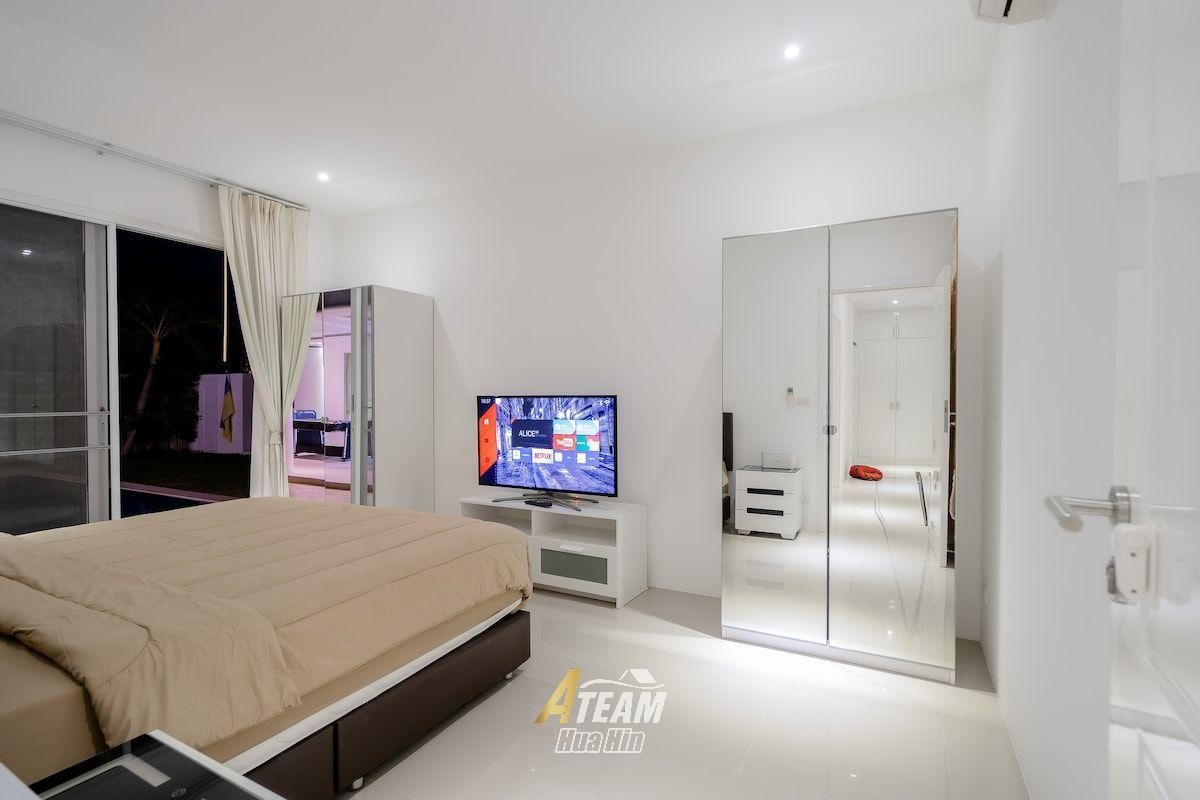 Villa de luxe avec piscine et 3 chambres à vendre à Falcon Hill, Soi 102
