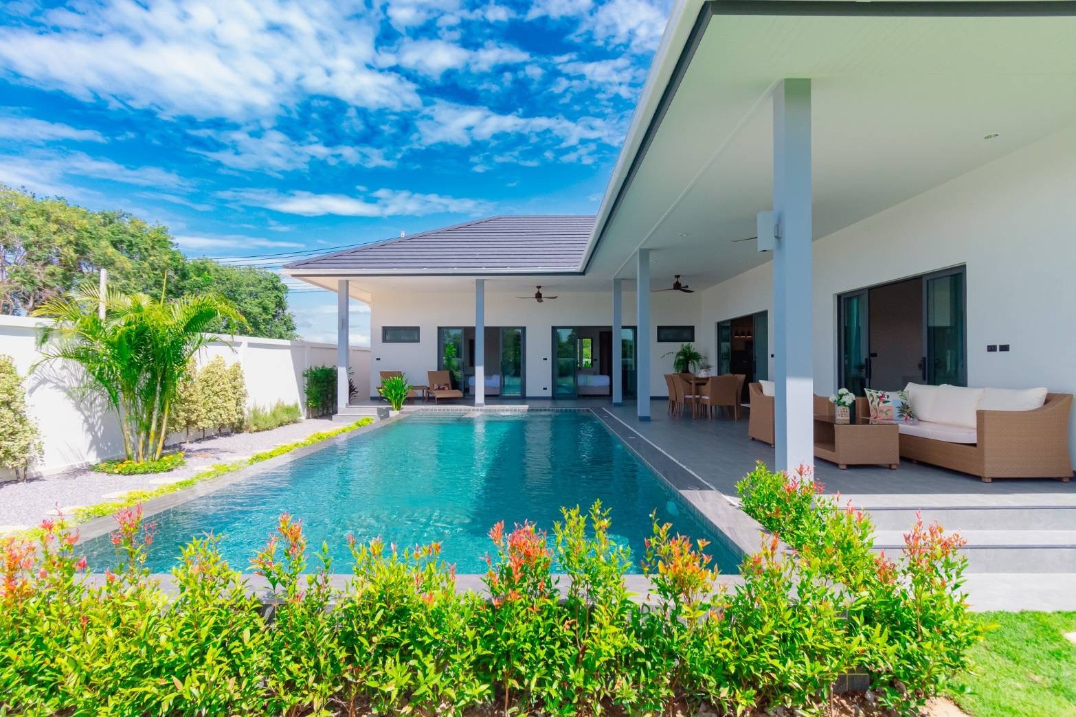 Villa privée avec piscine, 3 chambres et 3 salles de bains, au design élégant