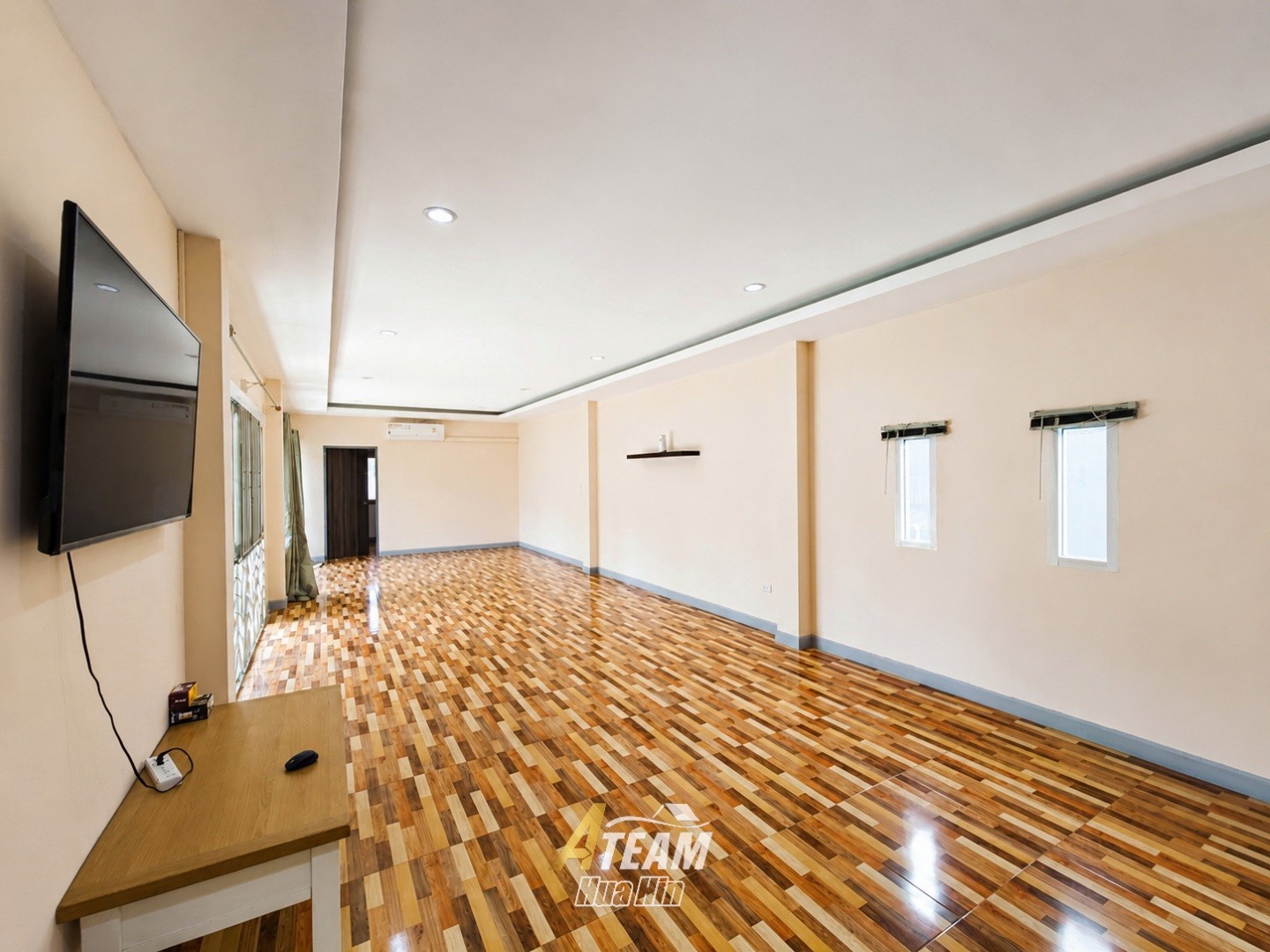 Opportunité d’investissement : maison de 5 chambres près de Pak Nam Pran Beach