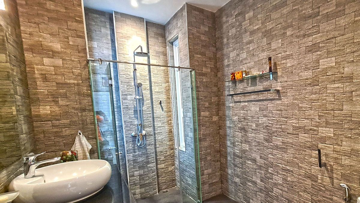 Pool-villa-For-Sale-Hua-Hin-Red-moutain-water-side-bathroom