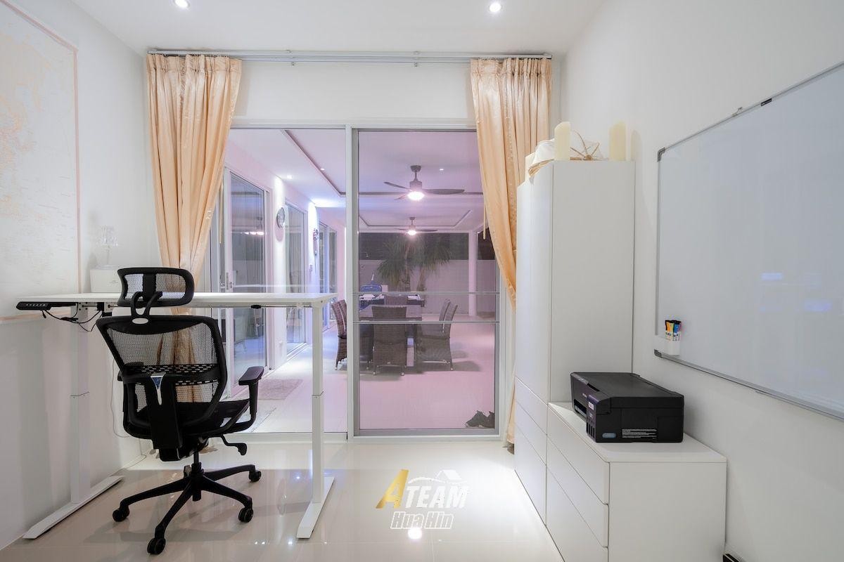 Villa de luxe avec piscine et 3 chambres à vendre à Falcon Hill, Soi 102