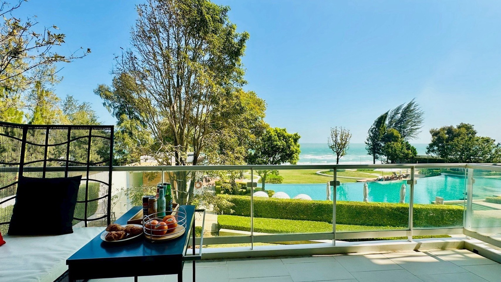 Condo de luxe de 3 chambres en bord de mer à vendre à Wan Vayla Hua Hin, Khao Tao